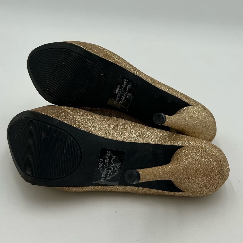 Sizzle by Coloriffics Gold Glitter Pumps - Picture 5 of 7